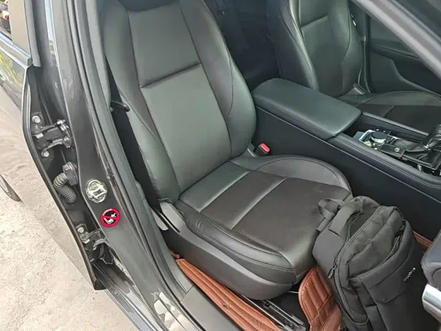 Mazda Axela — Фото автомобиля 24