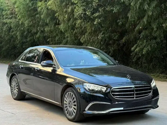 Mercedes-Benz E-Class — Фото автомобиля 3