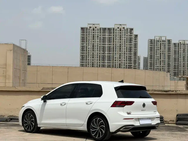 Volkswagen Golf — Фото автомобиля 5