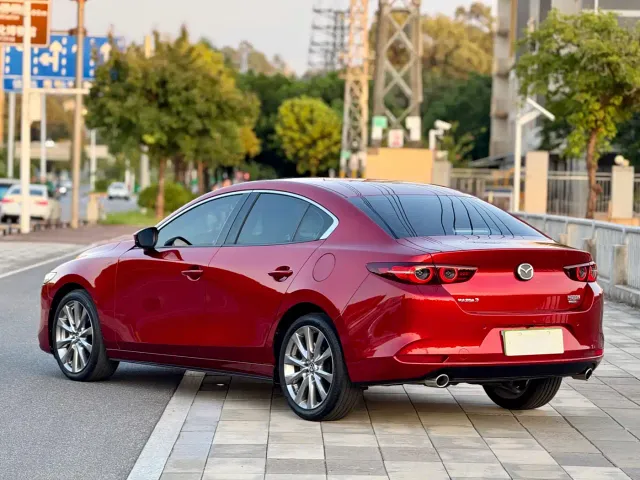 Mazda Axela — Фото автомобиля 7