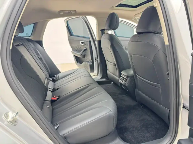 Roewe D7 — Фото автомобиля 8