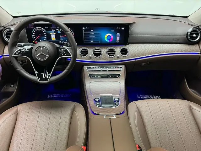 Mercedes-Benz E-Class — Фото автомобиля 12