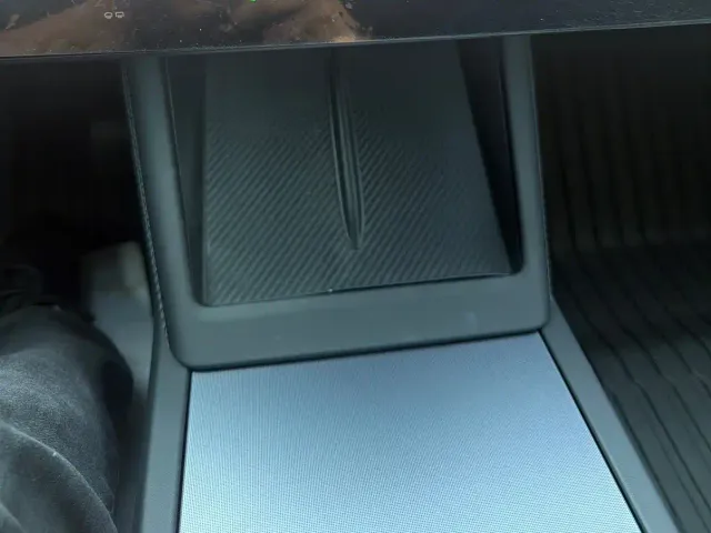 Tesla Model 3 — Фото автомобиля 13