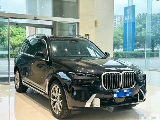 BMW X7 — Фото автомобиля 3