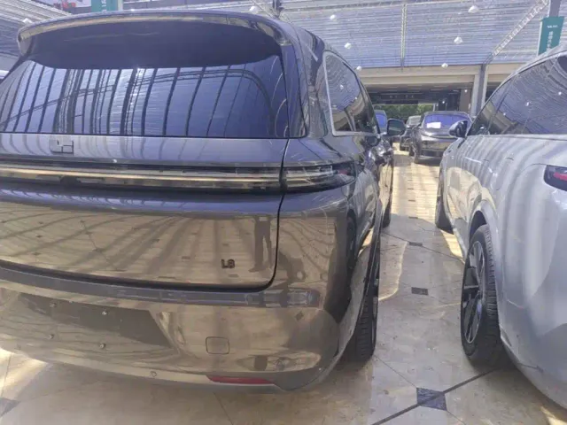 Li Auto L8 — Фото автомобиля 7