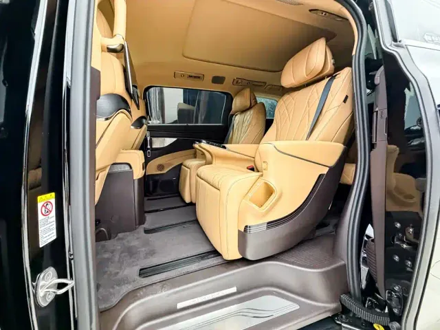 Denza D9 — Фото автомобиля 12