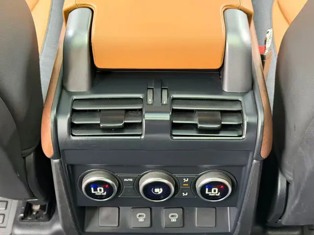 Land Rover Defender — Фото автомобиля 15