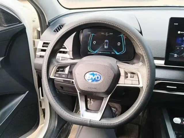 BYD e2 — Фото автомобиля 10