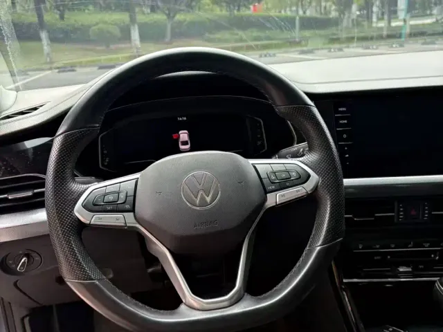 Volkswagen Passat — Фото автомобиля 5