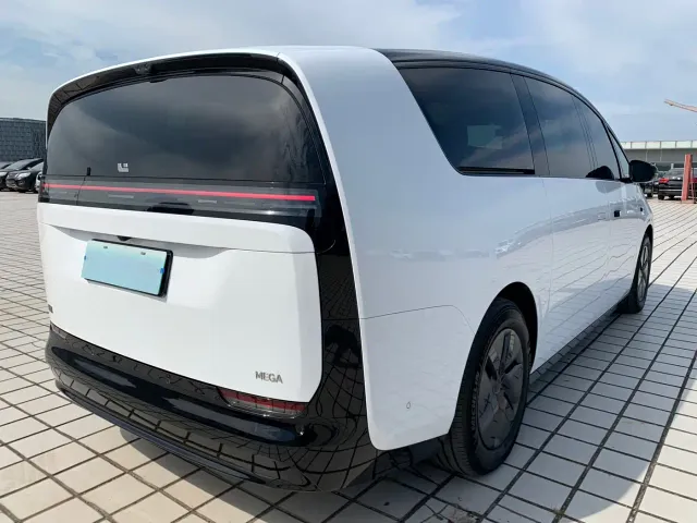 Li Auto MEGA — Фото автомобиля 6