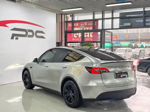Tesla Model Y — Фото автомобиля 15