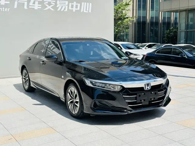 Honda Accord — Фото автомобиля 3