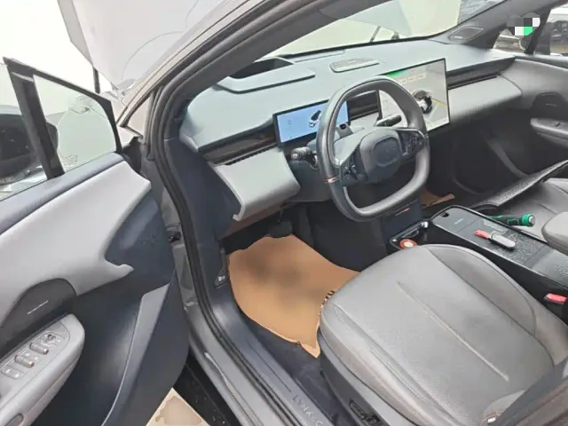 Lynk & Co Z20 — Фото автомобиля 20