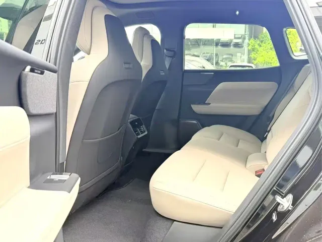 Volvo XC70 Plug-in Hybrid — Фото автомобиля 6