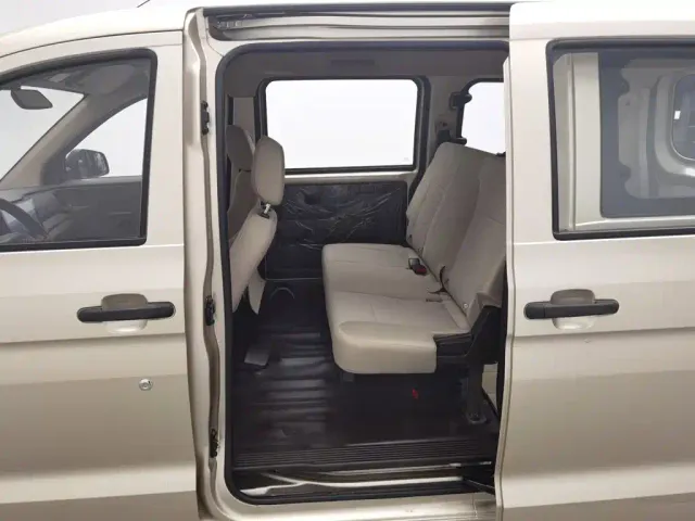 Wuling Hongguang V — Фото автомобиля 15