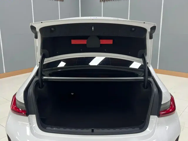 BMW 3 Series — Фото автомобиля 24