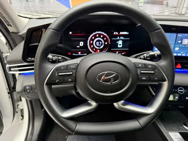Hyundai Elantra — Фото автомобиля 12
