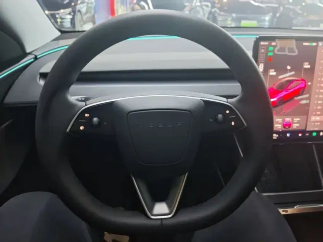 Tesla Model Y — Фото автомобиля 10