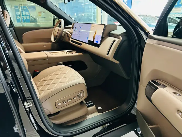 Li Auto Li Xiang L9 2026 Base Model — Фото автомобиля 11