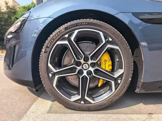 Xiaomi SU7 — Фото автомобиля 15