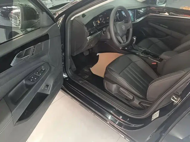 Volkswagen Passat — Фото автомобиля 15