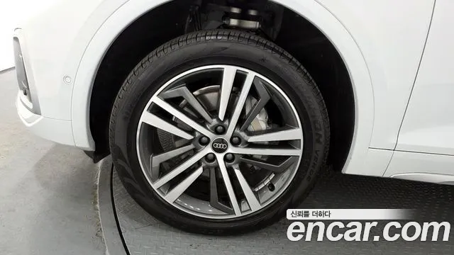 Audi Q5 40 TDI quattro Premium — Фото автомобиля 5