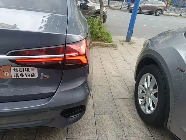 Roewe i5 — Фото автомобиля 7