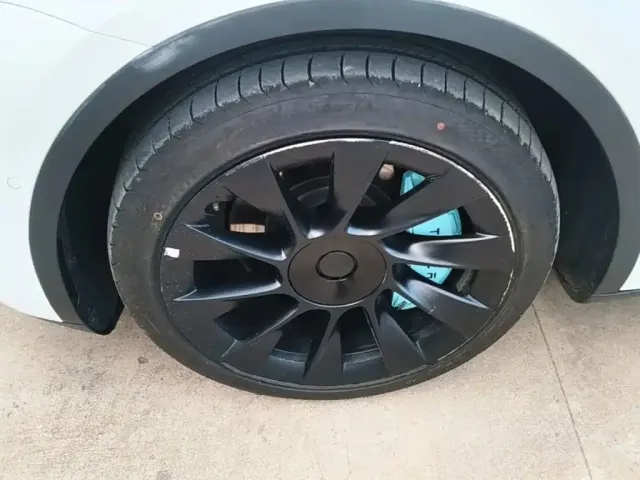 Tesla Model Y — Фото автомобиля 22