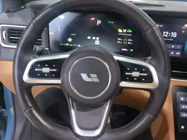 Li Auto ONE — Фото автомобиля 15