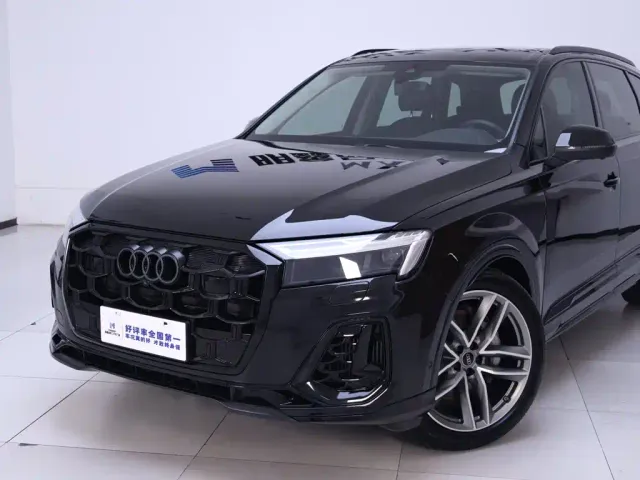 Audi Q7 — Фото автомобиля 3