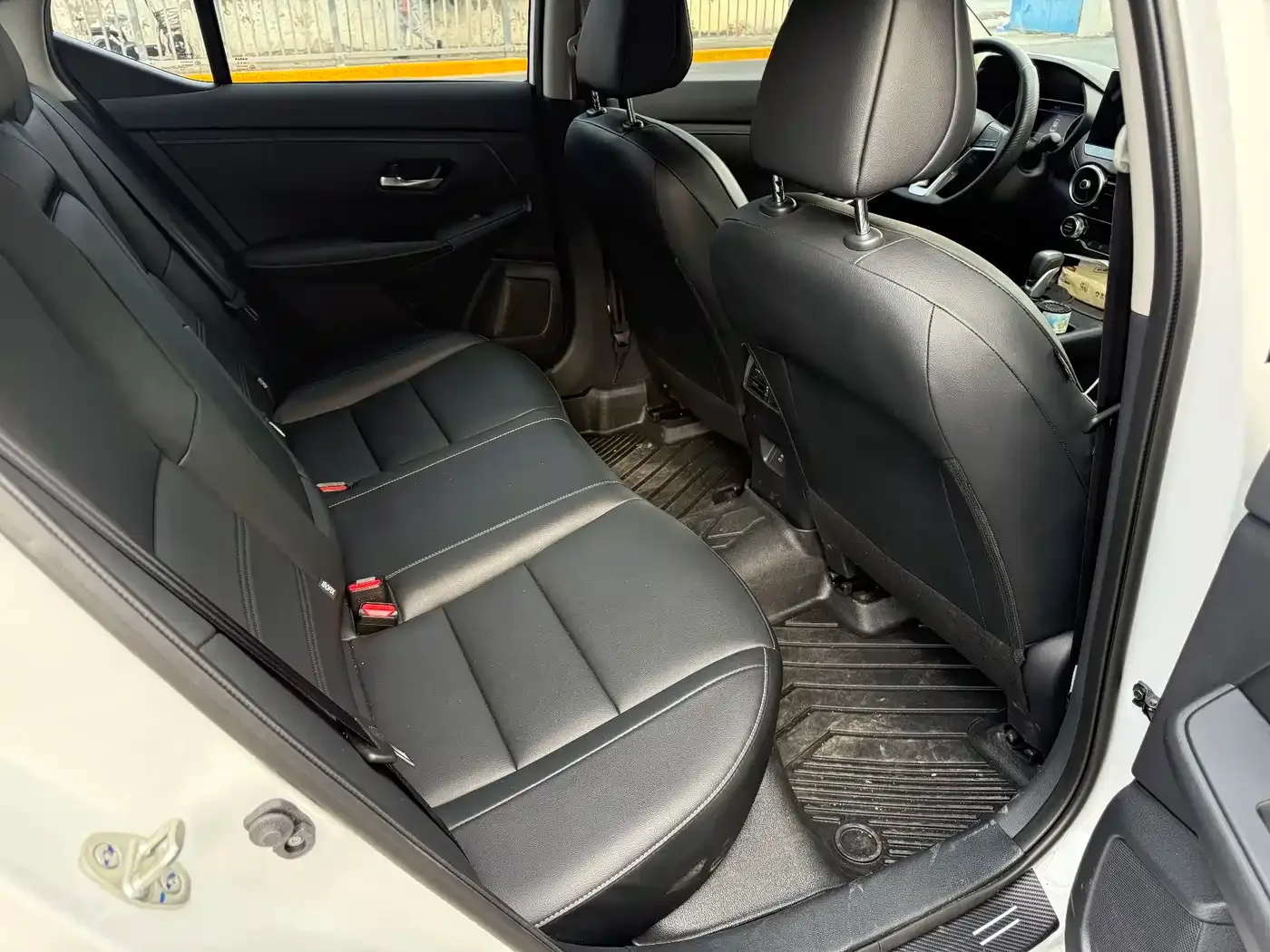 Nissan Sylphy 2026 1.6L CVT Luxury Tech Edition — Фото автомобиля 12