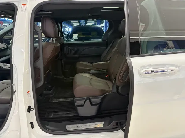Toyota Granvia — Фото автомобиля 5