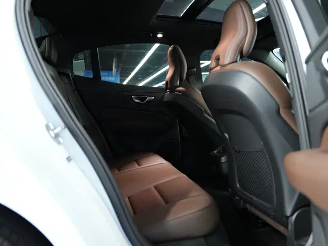 Volvo S60 — Фото автомобиля 19