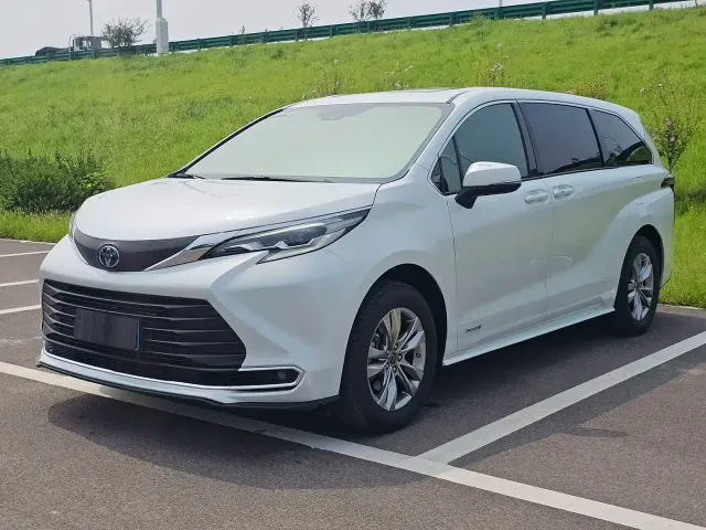 Фотография автомобиля — Toyota Sienna