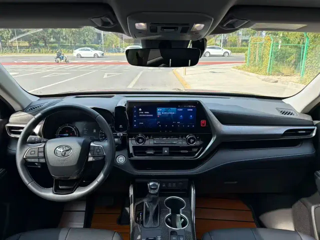 Toyota Highlander — Фото автомобиля 6