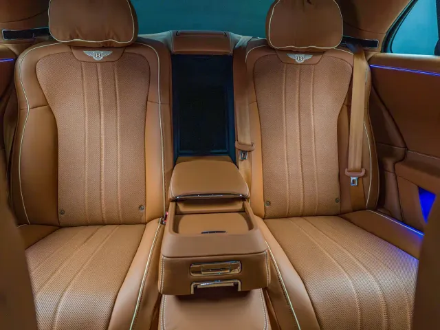 Bentley Flying Spur — Фото автомобиля 9