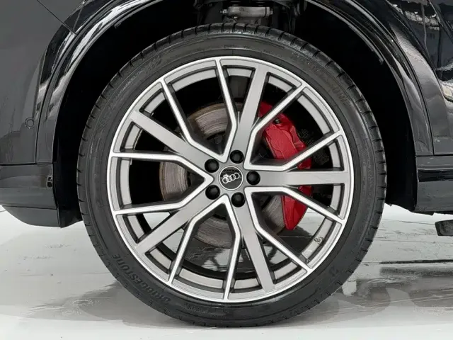 Audi Q7 — Фото автомобиля 11