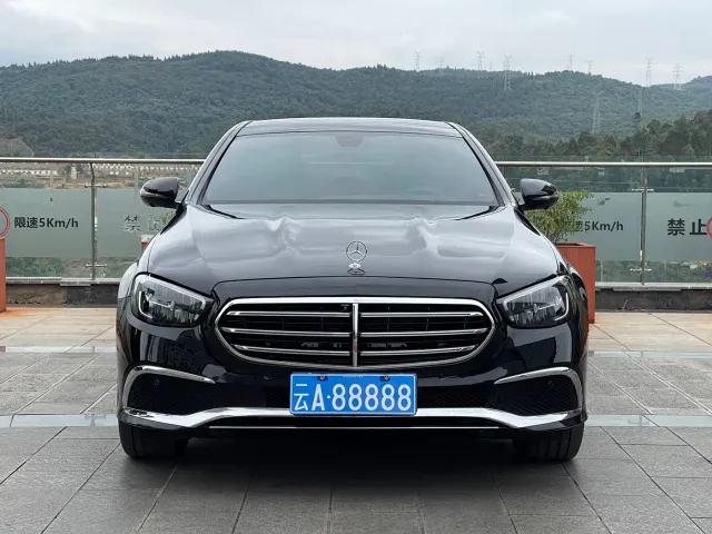 Mercedes-Benz E-Class — Фото автомобиля 2