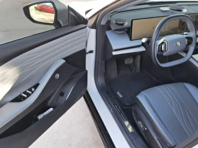 Geely Galaxy E8 — Фото автомобиля 15