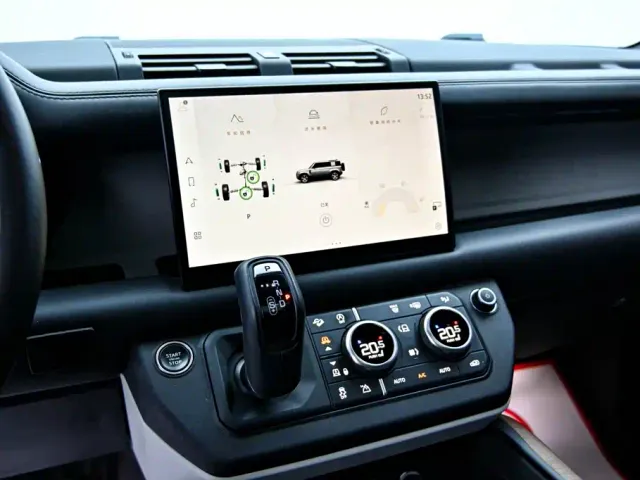 Land Rover Defender — Фото автомобиля 18