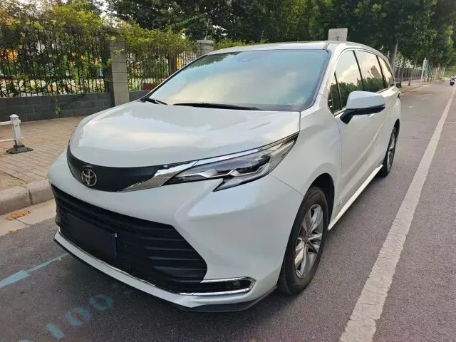 Toyota Sienna — Фото автомобиля 3