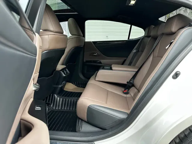 Lexus ES — Фото автомобиля 5