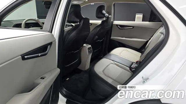 Kia Niro — Фото автомобиля 11