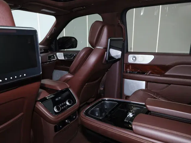 Lincoln Navigator — Фото автомобиля 14