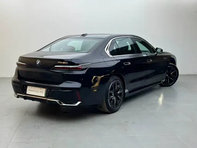 BMW i7 — Фото автомобиля 4