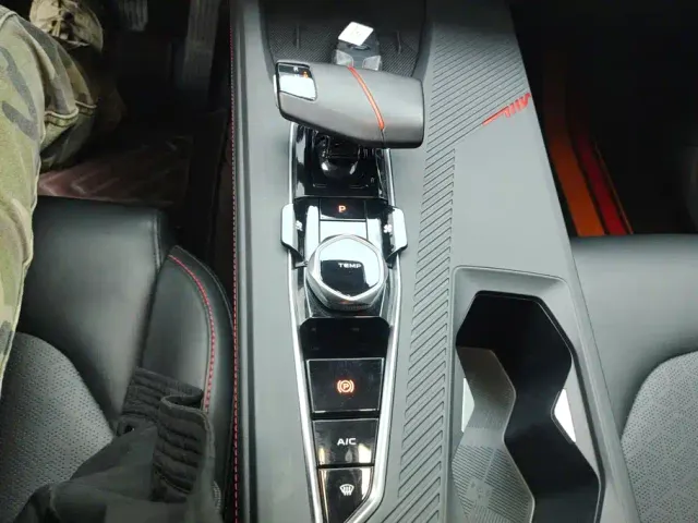 Changan Z6 — Фото автомобиля 16