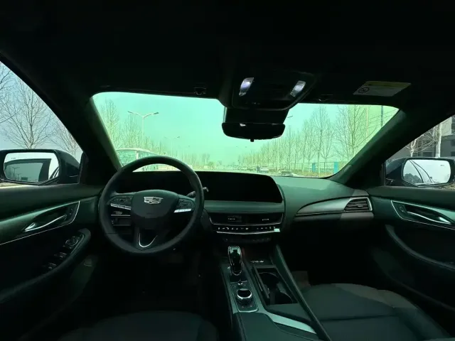 Cadillac Cadillac CT5 2025 Model 28T Track Performance Edition — Фото автомобиля 5