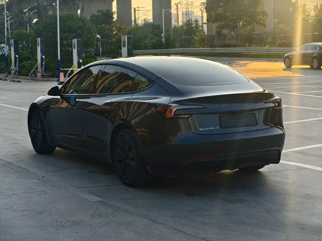 Tesla Model 3 — Фото автомобиля 7