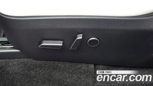 Tesla Model Y — Фото автомобиля 25