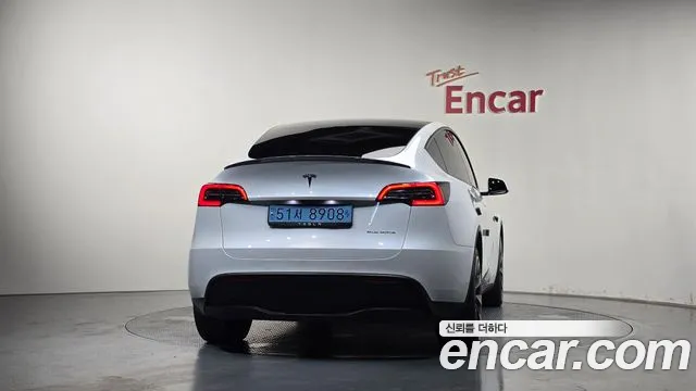 Tesla Model Y — Фото автомобиля 3